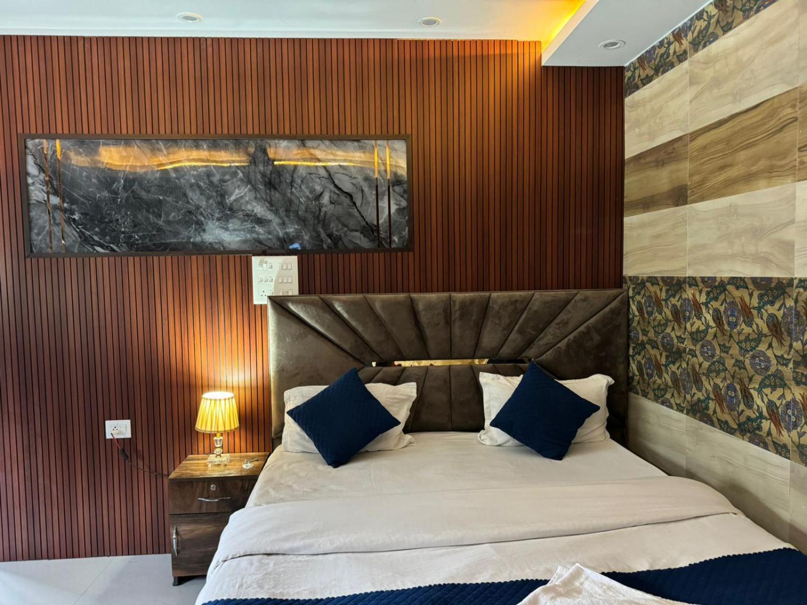 Hotel Dev Ganga Rishikesh Bagian luar foto