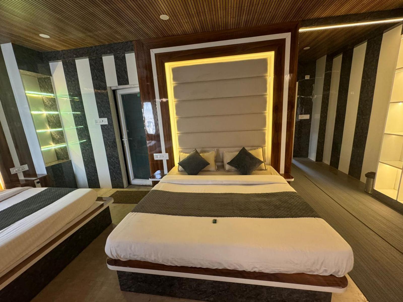 Hotel Dev Ganga Rishikesh Bagian luar foto