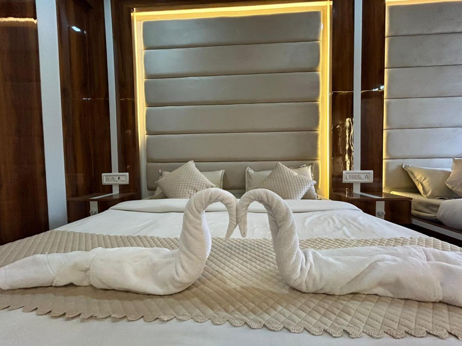 Hotel Dev Ganga Rishikesh Bagian luar foto