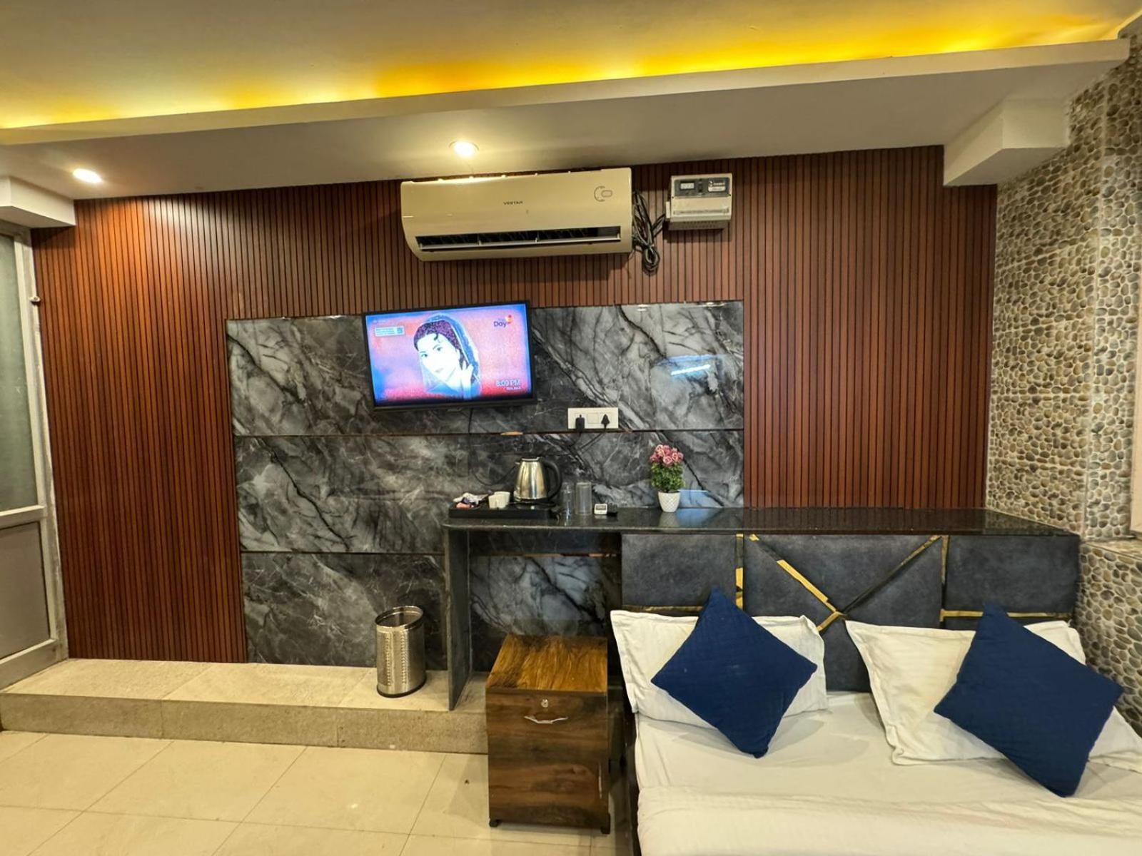 Hotel Dev Ganga Rishikesh Bagian luar foto