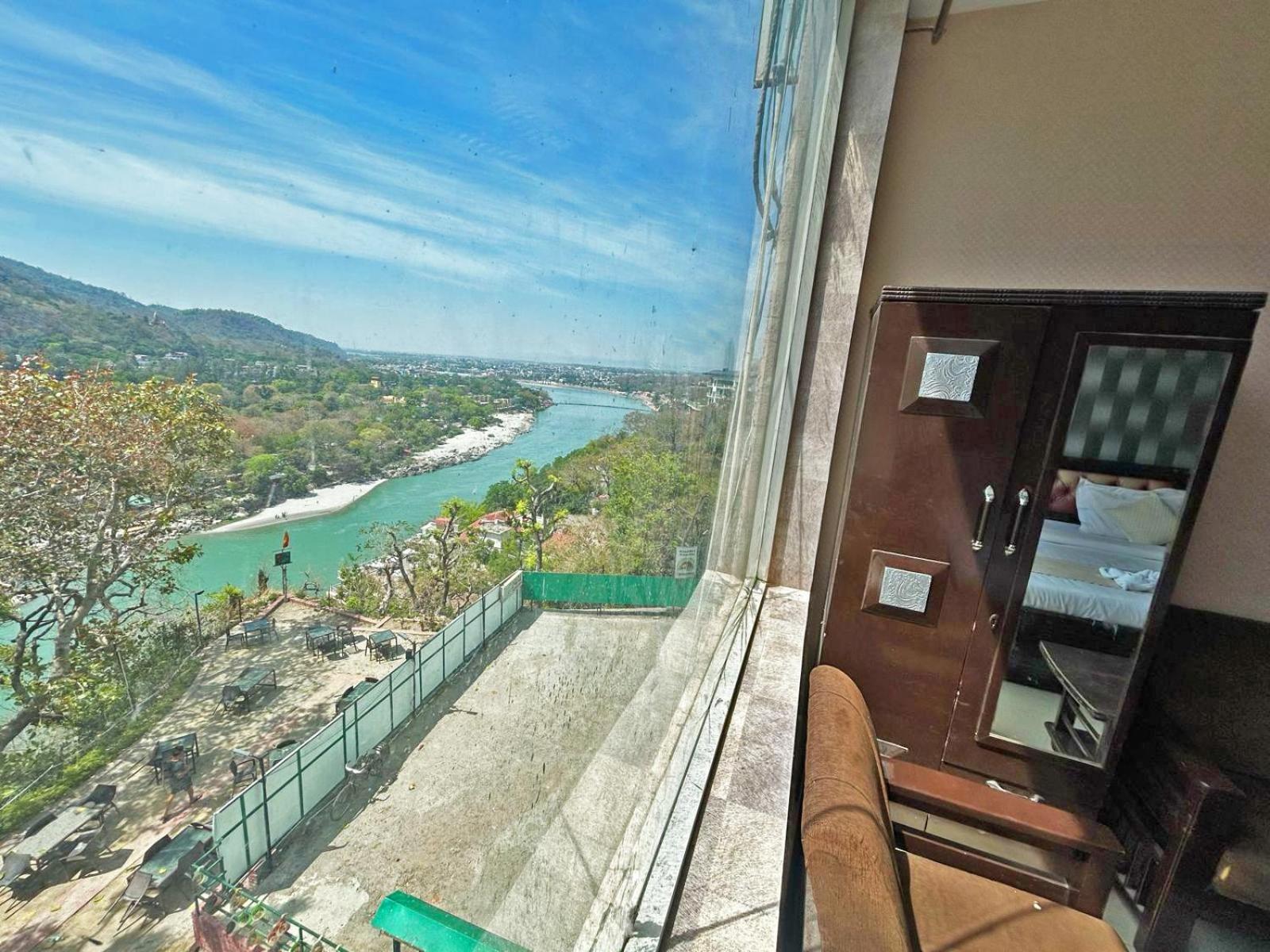 Hotel Dev Ganga Rishikesh Bagian luar foto