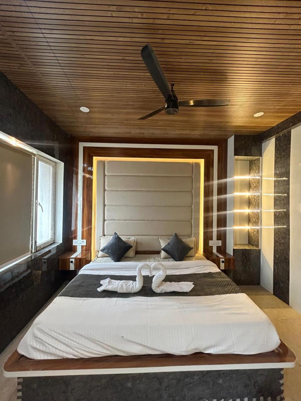 Hotel Dev Ganga Rishikesh Bagian luar foto
