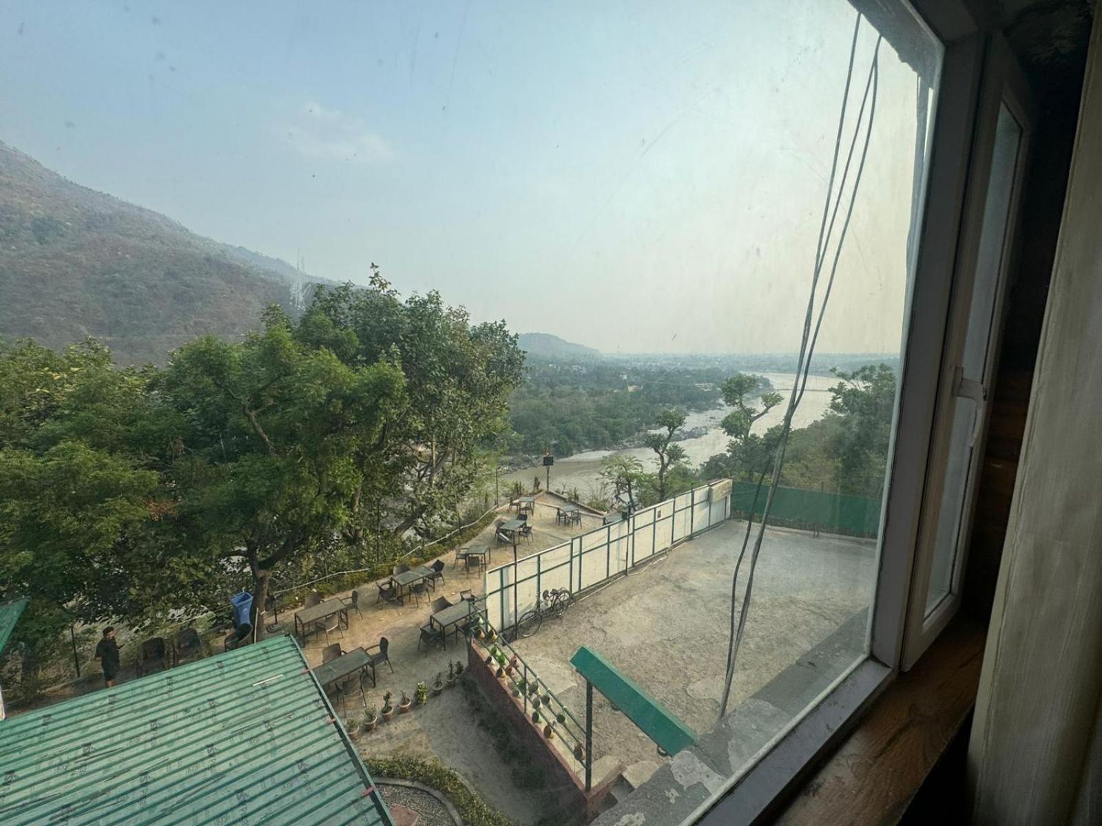 Hotel Dev Ganga Rishikesh Bagian luar foto