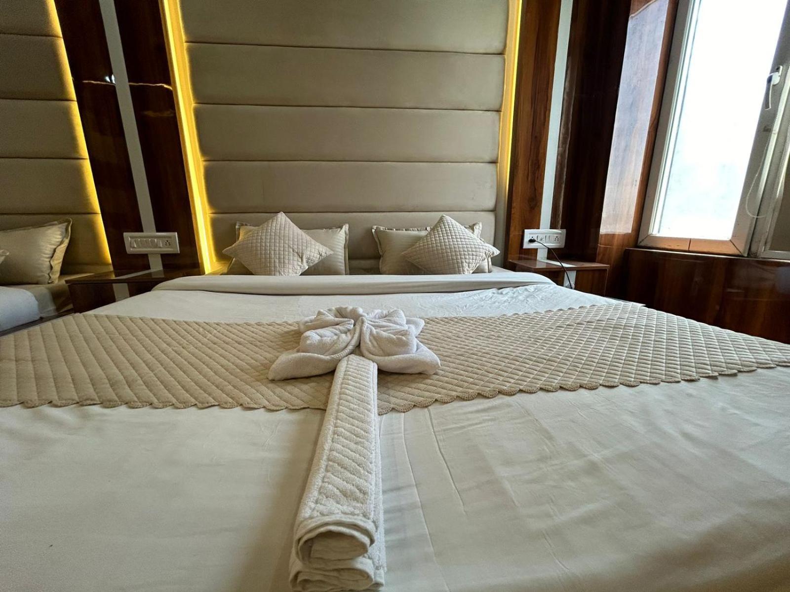 Hotel Dev Ganga Rishikesh Bagian luar foto