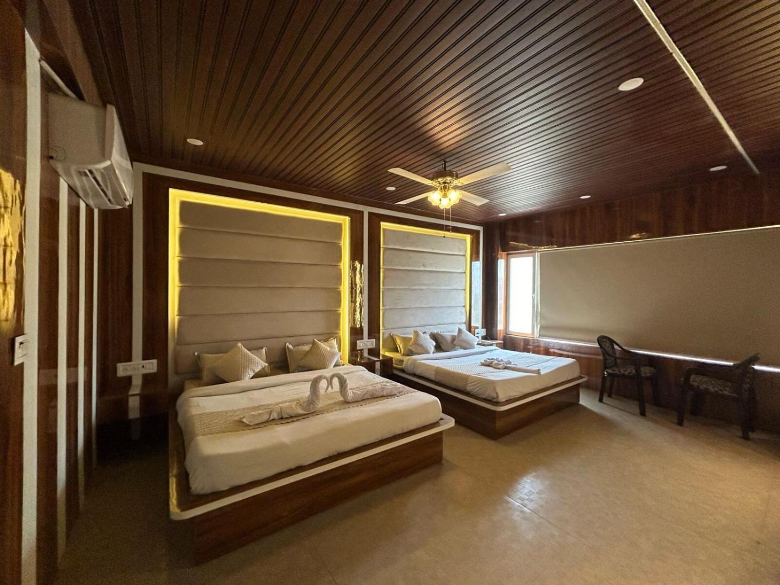 Hotel Dev Ganga Rishikesh Bagian luar foto